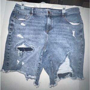 Lane Bryant sz 18 excellent condition mid-rise boyfriend Bermuda shorts.